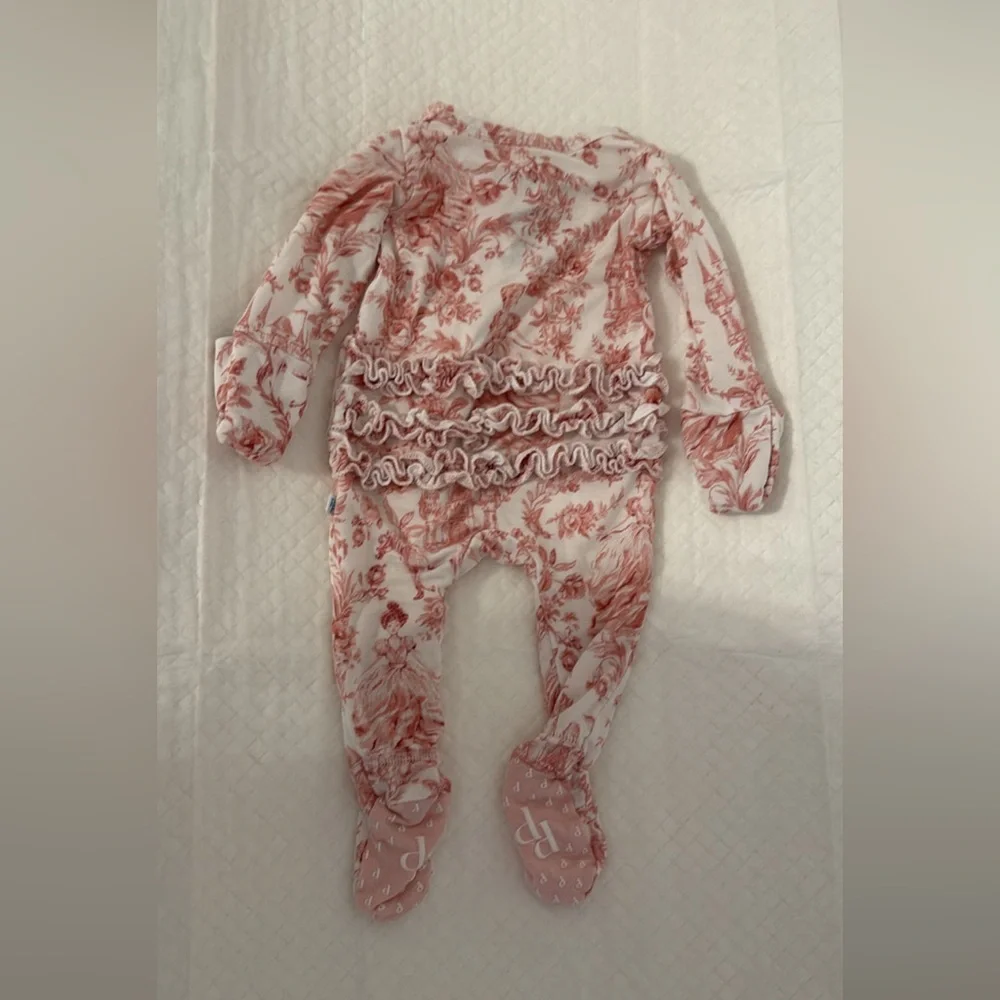 Infant Ruffled Zip One-Piece Romper in Pink Floral (posh peanut)